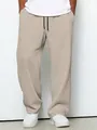 Vue détaillée d'un pantalon beige en maille gaufrée pour homme avec cordon de serrage - Khaki Clair