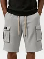 Detailaufnahme von grauen Cargo-Shorts aus Waffelstrick für Herren mit Tunnelzug - S / Unterteile / Hellgrau