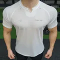 Vue détaillée d'un t-shirt de sport pour homme avec texture en maille respirante - 3XL / Hauts / Imprimé Blanc Perle