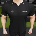 Gros plan d'un t-shirt de sport noir avec imprimé "MENG" sur un modèle athlétique. - 3XL / Hauts / Imprimé Noir Nuit