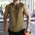 Atmungsaktives olivgrünes Mesh-Muskelshirt für Herren, ideal fürs Fitnessstudio - Khaki
