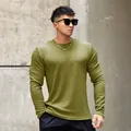 Vue détaillée d'un sweat-shirt à manches longues texturé vert olive pour homme chic - Vert matcha