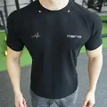 T-shirt de sport noir ajusté pour homme avec maille respirante et imprimé graphique. - 3XL / Hauts / Noir Nuit Gaufré