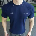 T-shirt de sport moulant bleu marine pour hommes avec tissu en maille et motif - 3XL / Hauts / Bleu Saphir Gaufré