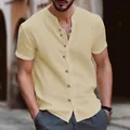 Gros plan montrant la coupe et la texture d'une chemise décontractée beige en coton et lin - Kaki