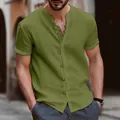 Détail de la chemise en lin vert olive pour homme avec des boutons de style rétro - Vert Militaire