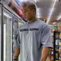 Camiseta deportiva gris de gran tamaño para hombre con estampado de King Kong para gym - Gris oscuro