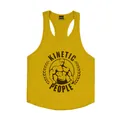 Vorderansicht des gelben Herren-Fitness-Tanktops mit Kinetic People Muskelmann-Grafik - M / Oberteile / Gelb mit schwarzer Grafik