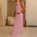 Detail van roze haltertop met ruches en lange rokset met delicate kantafwerking - S / Boven- En Onderstuk / Roze