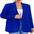 Detalle de blazer azul real con solapa muesca, botones de doble botonadura y bolsillos. - S / Azul