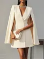 Robe blazer à cape blanche à double boutonnage avec des détails minimalistes élégants. - S / Haut Et Bas / Abricot