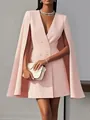 Détail d'une robe blazer à cape rose croisée avec col en V élégant - S / Haut Et Bas / Rose
