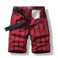 Trendy rode heren cargo short met zwarte geometrische prints en marineblauwe riem - Rood