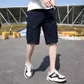 Moderne dunkelblaue Herren Cargo-Shorts mit vielen Taschen, strapazierfähige Sommermode - Dunkelblau