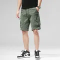 Short cargo pour hommes vert armée avec plusieurs poches et une taille élastique confortable. - 28 / Bas / Vert Militaire