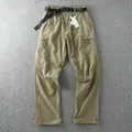 Détail du pantalon cargo outdoor kaki avec poches multiples et ceinture incluse - Kaki