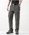 Detalle de los múltiples bolsillos en los pantalones cargo outdoor verde oliva - 29 / Bottoms / Verde Militar