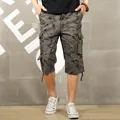 Modische Herren-Cargo-Shorts aus Baumwolle mit Graffiti-Print und Seitentaschen - 28 / Unterteile / Armeegrün