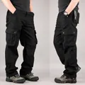 Schwarze Cargo-Hose für Herren aus dicker Baumwolle mit mehreren praktischen Taschen - 29 / Unterteile / Schwarz