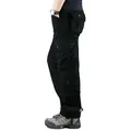 Seitenansicht der robusten Herren-Cargohose mit mehreren Taschen aus schwarzer Baumwolle - 38 / Schwarz (Unterteil)