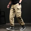 Lockere Herren-Cargo-Hose aus khakifarbenem, gewaschenem Baumwollstoff für Outdoor-Einsätze - M / Gerader Cargo-Stil (215) / Khaki