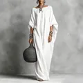 Robe caftan blanche élégante avec encolure bateau texturée et manches chauve-souris - S / Haut Et Bas / Blanc
