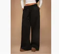 Vista detallada de pantalones de chándal negros holgados con forro polar y cintura elástica - XS / Bottoms / Negro