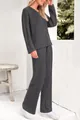 Elegante conjunto de dos piezas de punto acanalado gris con top de cuello en V y pantalón recto - Gris oscuro