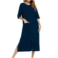 Vista dettagliata della vestaglia blu navy con zip frontale e grandi tasche. - Blu Notte