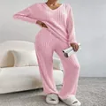 Elegante conjunto de dos piezas de punto de canalé rosa con cuello en v y pantalón ancho - Rosa