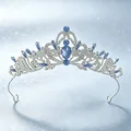 Detaillierte Ansicht einer barocken silbernen Brautkrone mit blauen Schmucksteinen - Nr. 1 Silber Kleines Modell (Blaues Opal)