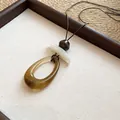 Collier fait main avec pendentif géométrique en résine et cordon en cuir marron - Style Géométrique en Demi-Lune (18#)
