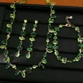Elegante conjunto de joyas de circón verde con collar, pulsera y pendientes en bandeja negra. - Juego de 3 piezas (collar+pulsera+pendientes) / Oro-Verde