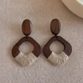 Boucles d'oreilles pendantes géométriques en bois marron vintage avec détail de corde - Boucles d'Oreilles Tissées en Corde à Pendentif Losange en Bois Dur Poli (73#) / Marron