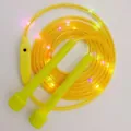 Felgele LED springtouw met kleurrijke lichtjes voor kinderen en studenten - Citroengeel