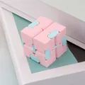 Cubo infinito macaron rosa e blu giocattolo fidget per alleviare lo stress creativo - Imballaggio in scatola / Rosa