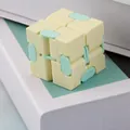 Infinity Cube dai colori macaron giallo e verde menta per alleviare lo stress e rilassarsi - Imballaggio in scatola / Giallo