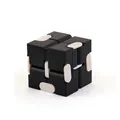 Cubo infinito pieghevole in bianco e nero per alleviare lo stress e concentrarsi - Imballaggio in sacchetto / Nero