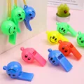 Sifflets colorés en plastique à visage souriant avec cordons jaunes pour le sport - Style Visage Souriant (Version Basse)