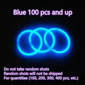 Set de tres pulseras fluorescentes azules sobre fondo negro para fiestas y eventos - Azul
