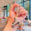 Portachiavi creativo a forma di pattino a rotelle con strass scintillanti bianchi e neri - Bianco