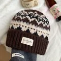 Berretto in maglia marrone vintage con motivo Fair Isle per calore invernale da donna - Marrone scuro