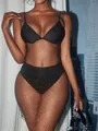 Detailansicht eines schwarzen Netzkleides mit funkelnden Strasssteinen über Bikini - Schwarz AB