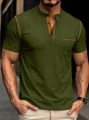 Dettaglio polo Henley da uomo verde oliva con cuciture a contrasto e taschino - Verde militare
