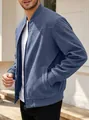 Detalle de una chaqueta bomber de ante azul para hombre con cuello alto y puños de canalé - S / Tops / Azul marino