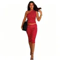 Model trägt ein sexy rot gepunktetes Zweiteiler-Set mit One-Shoulder-Top und Leggings - S / Oberteil Und Unterteil / Rot