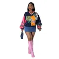 Primer plano de una sudadera oversize con cuello en V y diseño de retazos de colores. - S / Tops / Azul Marino
