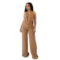 Vue détaillée d'un ensemble deux pièces sexy en mesh marron avec haut licou et pantalon. - Beige