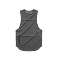 Detailansicht eines dunkelgrauen, schnelltrocknenden Sport-Tanktops für Herren - M / Oberteile / Dunkelgrau