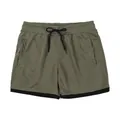 Detailansicht der olivgrünen Sportshorts aus Mesh-Gewebe mit schwarzem Kordelzug - Armeegrün